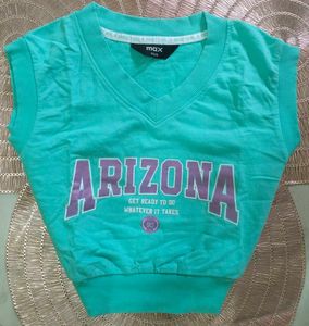 V-neck Crop Graphic T-shirt