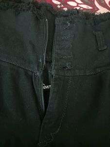 Black One Leg Knee Cut Jeans