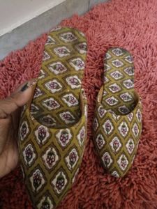Patterned Indoor Slippers