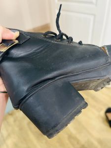 Black Shoes With Heels