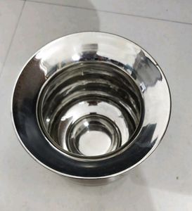 Stainless Steel Vessel &amp; Plastic Container