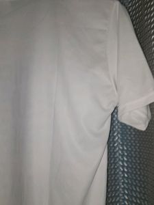 White Round Neck Strechable Tshirt