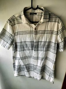 White &amp; Black Plaid Short Sleeve Shirt