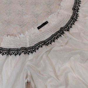 🤍 Boho Chic Peasant Top ! 🤍