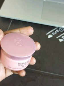 Pond&#39;s Bright Beauty Cream