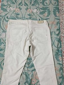 28-30 White Skin Fit Low Waist Jeans