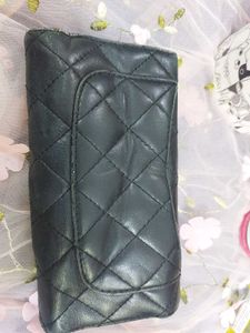 Authentic CHANEL Classic Trifold Wallet( Used