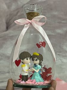 Romantic Couple Showpiece
