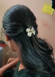 MEDIUM SIZED PEARL CLAW CLIP