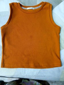 Sleeveless T-shirt