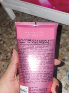 Pond&#39;s Bright Beauty Facewash