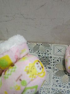 Bahut Hi Pyare Baby Girl Woolen Shoes