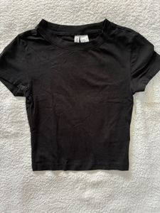 H&M Black Cropped Tee