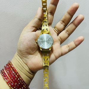 Elegant Gold &#39;Sona&#39; Watch