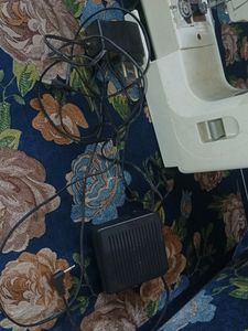 SINGER M1005 SEWING MACHINE