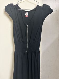 Chic Black Dress with Zipper Detail