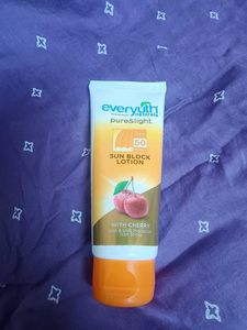 Everyuth Sunscreen On Flat 50% Discount