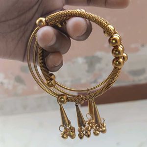 GOLDEN METAL LATKAN BANGLES WITH GHUNGROO