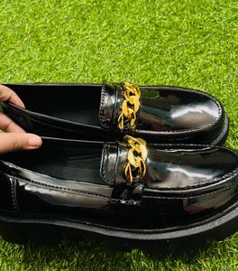 Stylish Black Loafers with Gold Chain