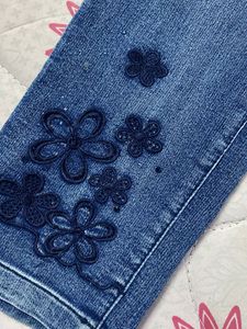 Fashionable Slim Fit Jeans