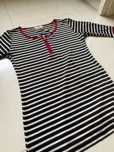 ⚓ Chic Nautical-Inspired Striped Top