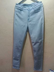 Light Wash High-Waisted Jeans
