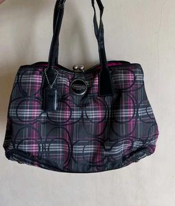 Coach Kiss Lock ( Authentic)