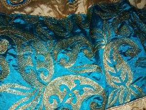 Womens Silk Heavy Saree With Unstiched Blouse.