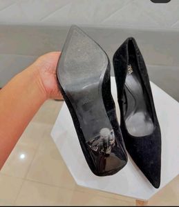 Black Pumped Heel | ZARA