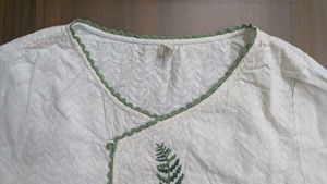 thread embroided top pure cotton branded