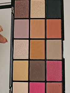 Makeup REVOLUTION EYESHADOW PALATTE