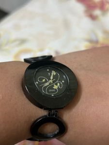 Elegant Black Bracelet Watch