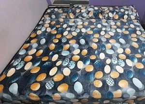 Patterned warm Bedsheet &amp; Pillow Covers