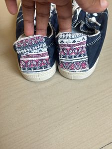 Casual shoes