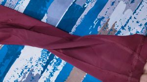 Solid Women Maroon Tights