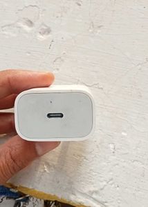 APPLE NEW AND ORIGINAL 20 WATT MOBILE ADAPTER