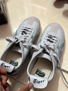 Women Onitsuka Tiger Sneakers Size US 4