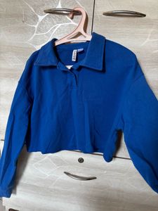 Blue H&amp;M collared cropped sweatshirt | Size S
