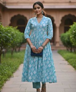 Blue foral 2 piece set 🧿💙