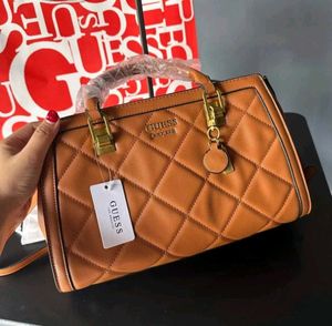 GUESS SHOWROOM QUALITY HANDBAG 12aa QUALIT