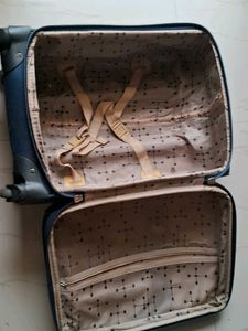 Travel suitcase