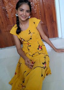Yellow Floral Embroidered Dress (size~M)🌻