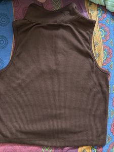 Collared Sleeveless Top