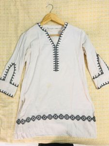 Max White Embroidered Tunic Top