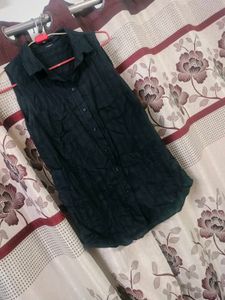 Black Sleeveless top