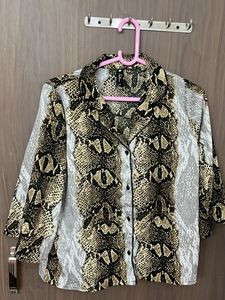Snakeskin Print flare sleeve top for L size