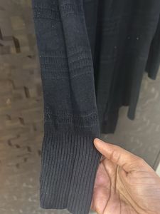 BLACK SWEATER