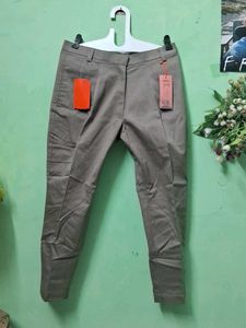 Stylish Khaki Trousers🆕