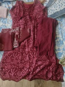 Maroon 3 Pics Suit