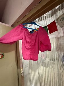 pink puff sleeve crop top